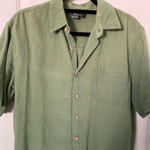 Men's button-down, short sleeve shirt